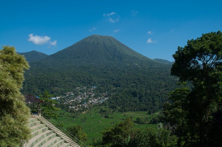 Tomohon Destinasi Wisata Gunung Berapi Sulawesi Utara