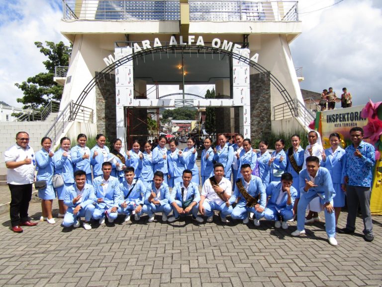 Akper Gunung Maria Tomohon Berbagi Kasih