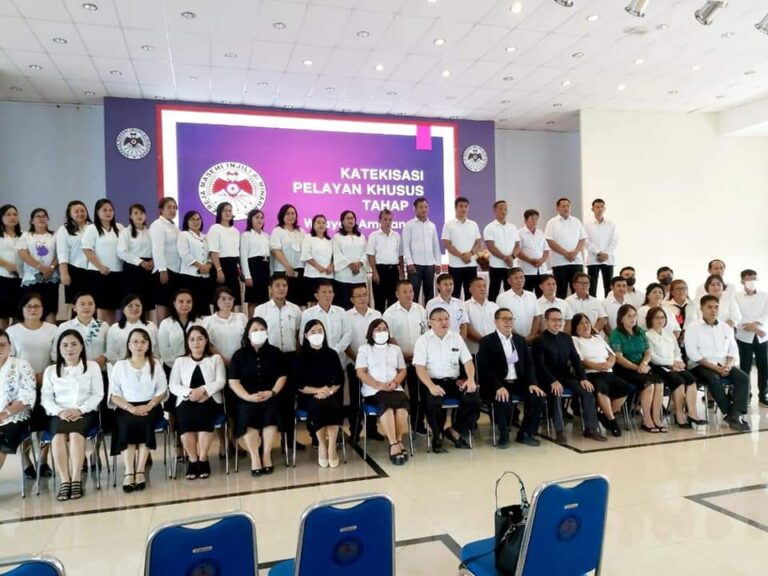 KATEKISASI PELSUS TAHAP III TERUS BERGULIR DI GMIM